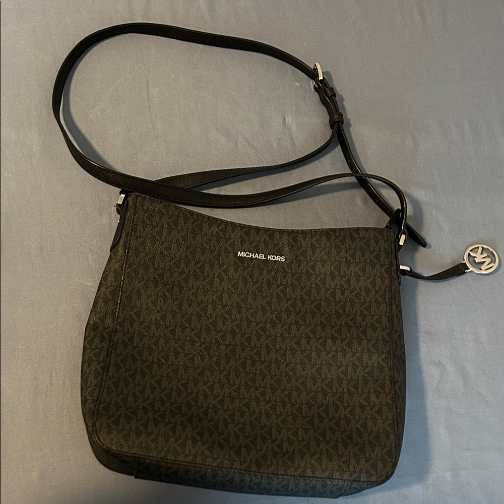 Essential Michael Kors Charcoal Signature Crossbody